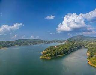 UMIAM LAKE